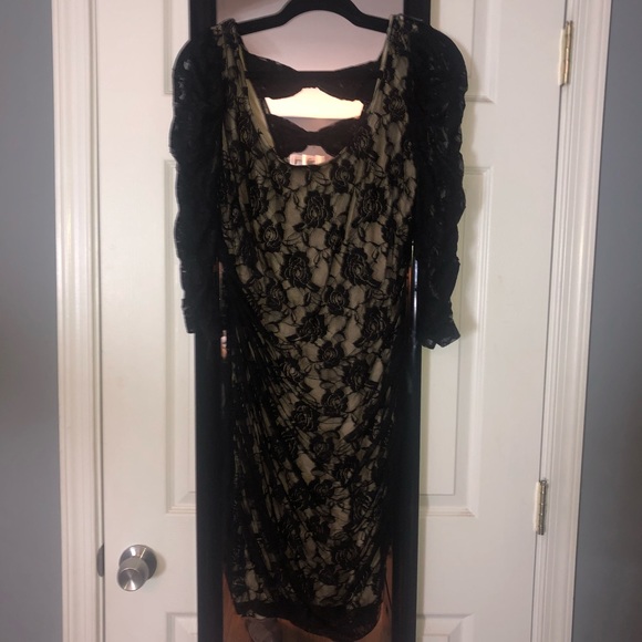 Black and Nude lace dress - Picture 1 of 2